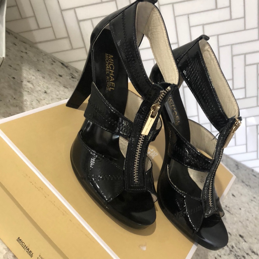 Like new Michael Kors Berkley T strap heels